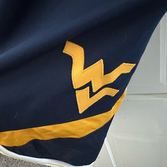 Authentic West Virginia mountaineer basketball shorts, Nike brand size 40 - Picture 2 of 5